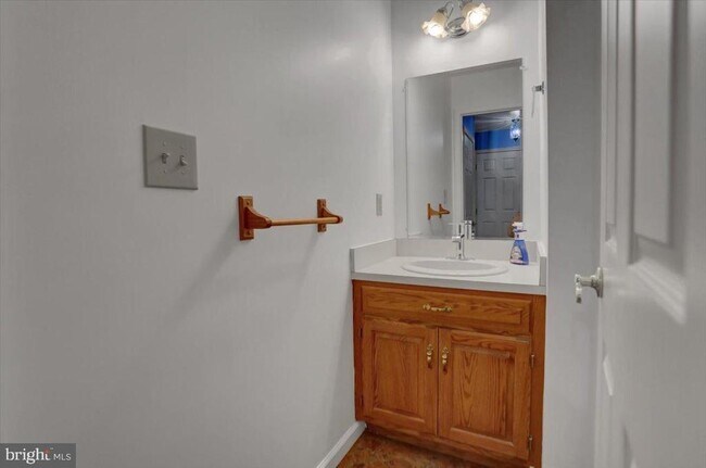 Building Photo - 2363 McCleary Dr