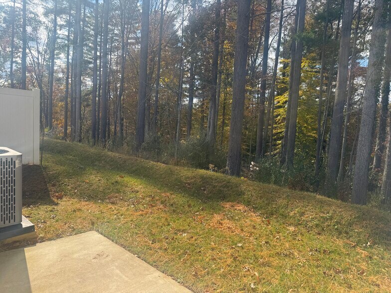 Building Photo - 84 Malcolm Ct