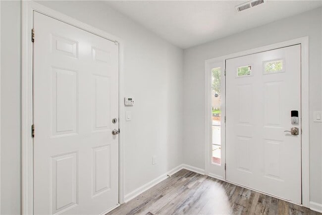 Building Photo - 2470 Stonegate Dr