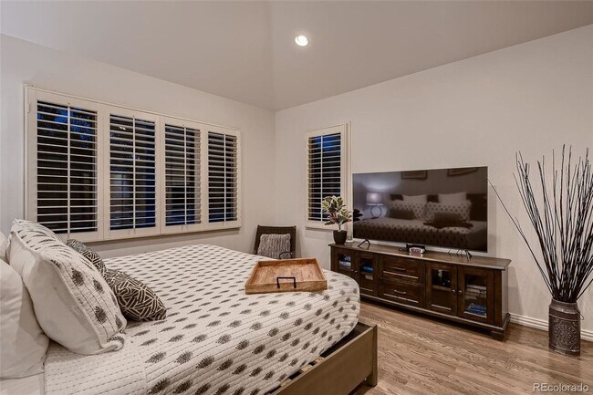 Building Photo - Extravagant home with lots to offer!