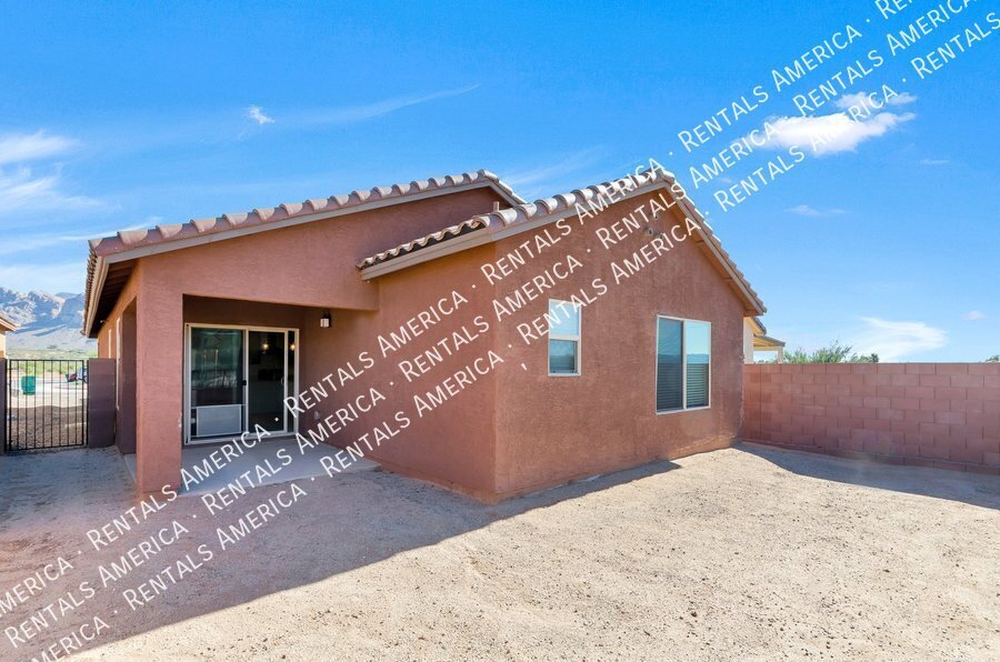 Building Photo - 9221 N Peridot Vis Ave