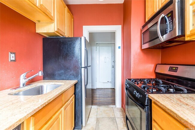 Building Photo - 83-15 116th St