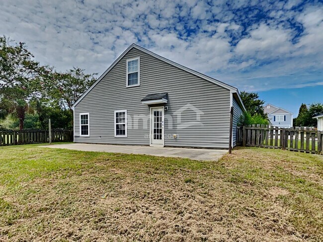 Building Photo - 1100 Briar Rose Ln