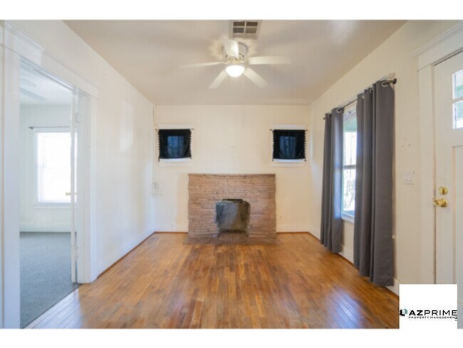 Building Photo - Charming 3/1 Historic Phoenix Home with Modern Comforts!