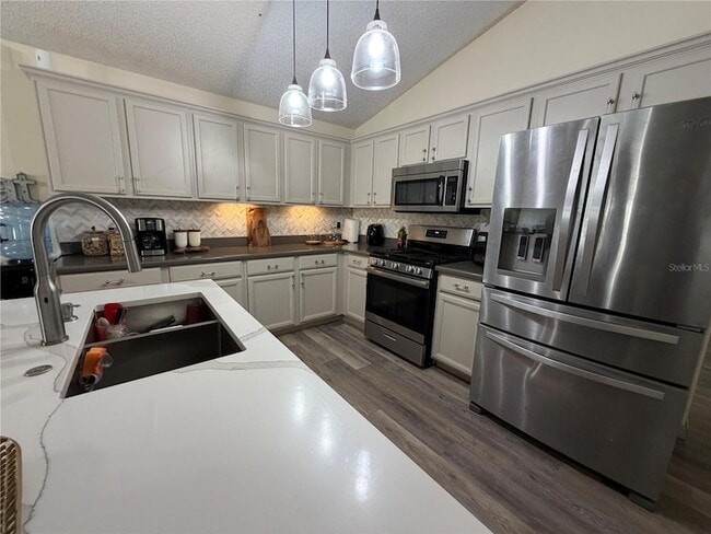 Building Photo - 723 Lady Diana Dr