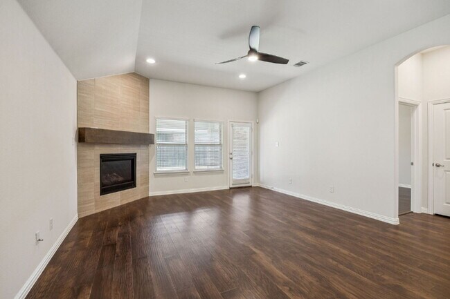 Building Photo - 2317 Houston Dr