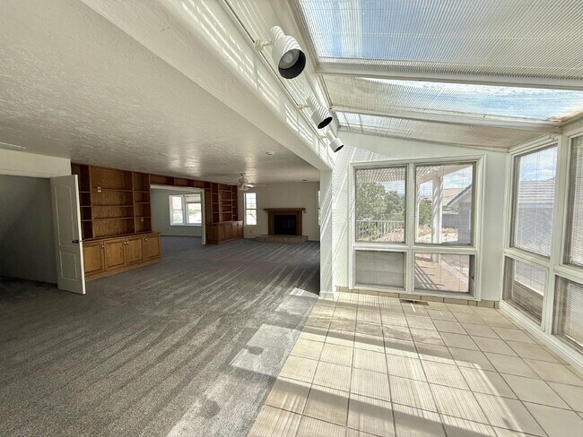 Building Photo - AVAILABLE AUGUST 4TH- RENT - 5 BDRM - 5 1/2 BATH - VIEWS VIEWS VIEWS