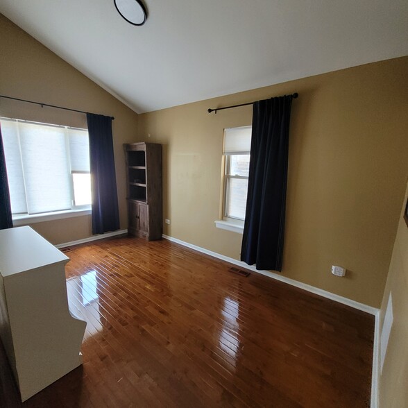 Bedroom #2 - 4436 S King Dr