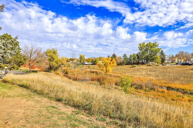 Building Photo - $1,195.95, 1-bed, 1-bath floor-level condo located in Aurora.