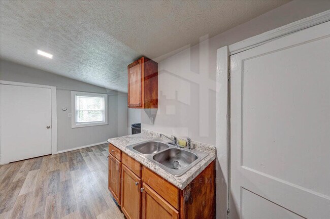 Building Photo - 4406 Kingsley Dr