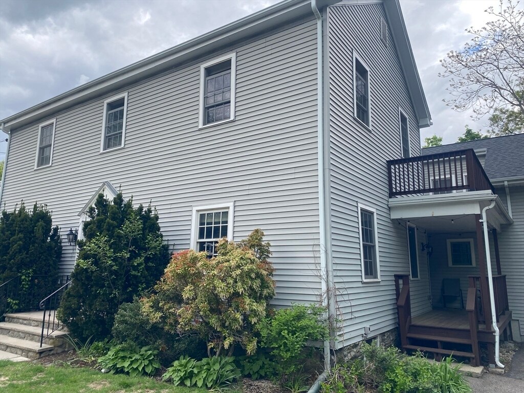 Building Photo - 231 Maverick St