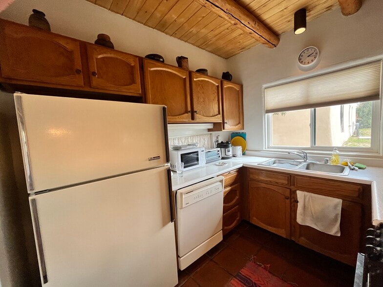 Fridge/Dishwasher - 128 Dona Ana Dr