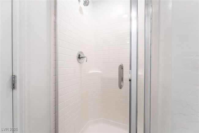 Building Photo - 20 Barbara Ln