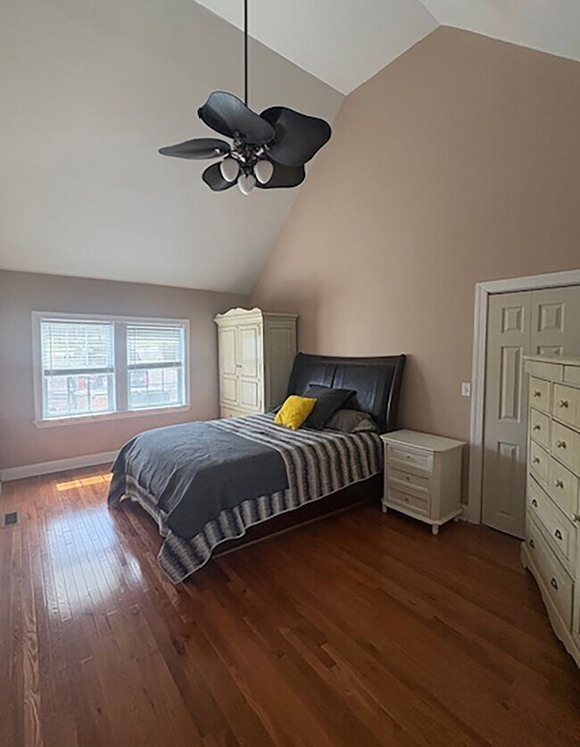 Building Photo - 5BR/2.5 Bath in Prime 12 South | Park-Facing | Two Sunrooms | Walkable Luxury Living