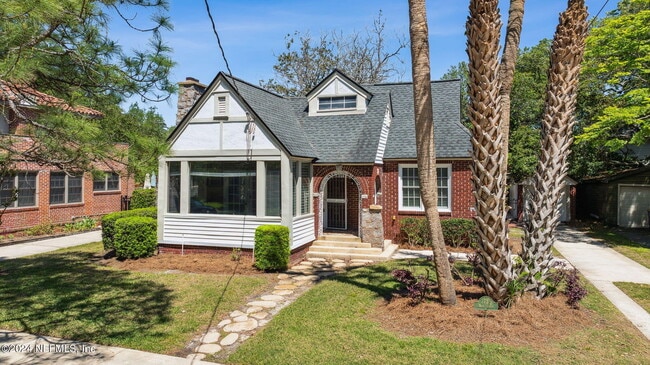 Primary Photo - 1739 Moro Ave
