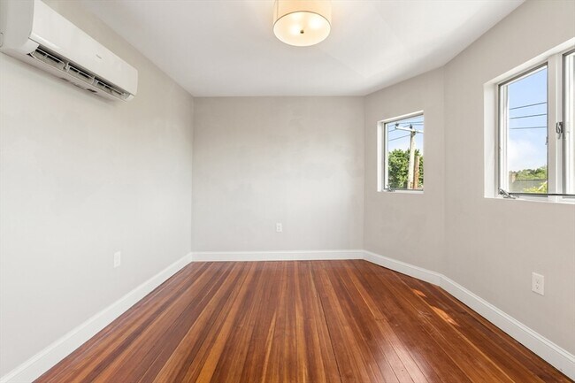 Building Photo - 159 Cowper St