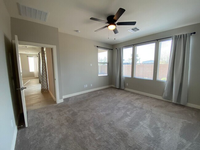 Building Photo - 1560 W Avenida Del Valle