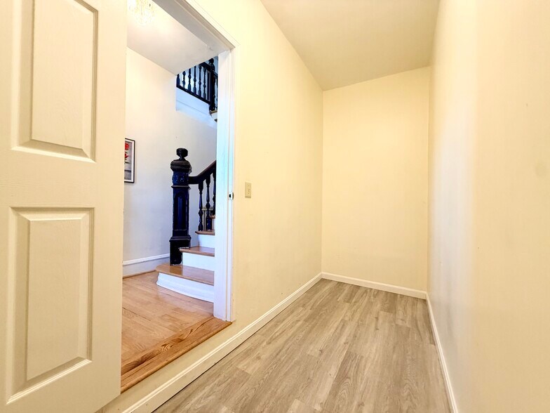 Building Photo - 604 Westford St
