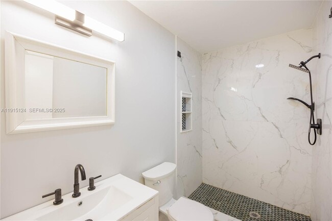 Building Photo - 8325 Fairway Rd