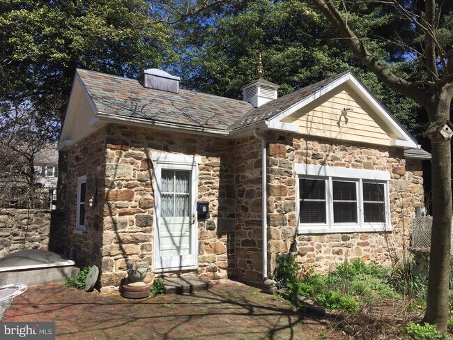 Building Photo - 529 Dunkirk Rd