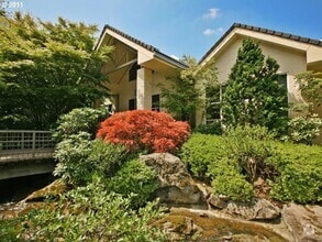 Building Photo - 2 Bedroom Quintet Condo off West Burnside ...