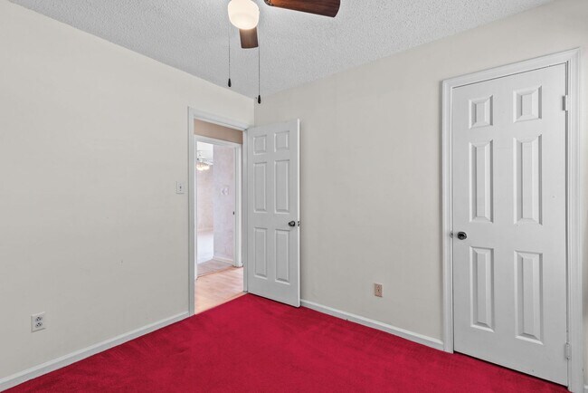 Building Photo - 904 Scarlet Oak Ct N