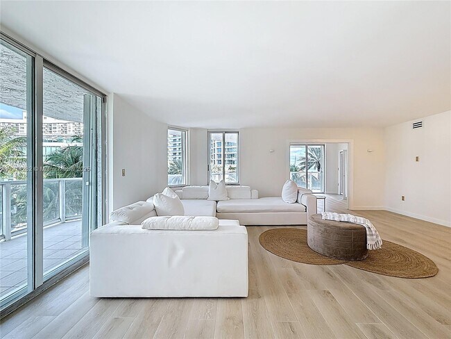 Building Photo - 5900 Collins Ave