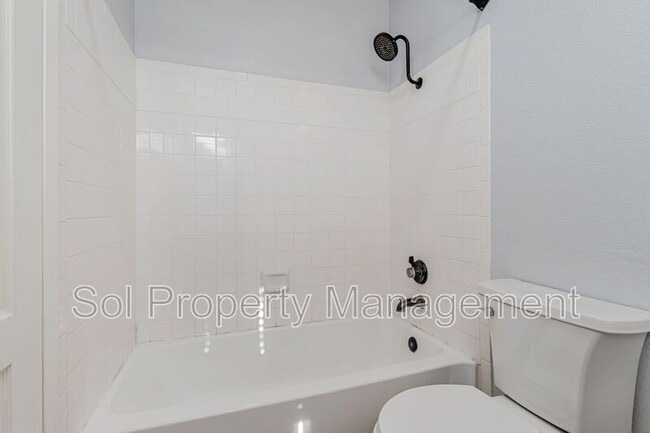 Building Photo - 41 Grandview St