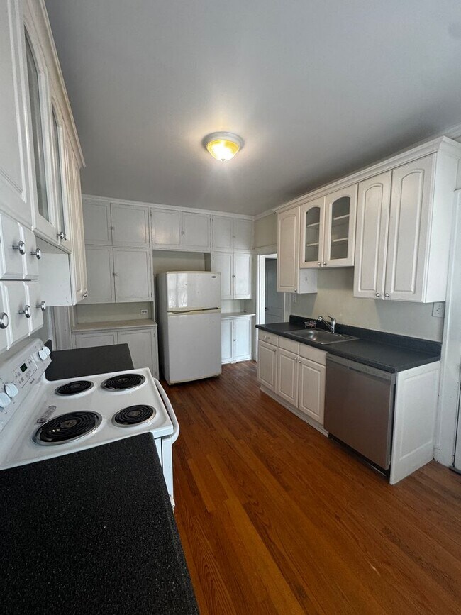 Building Photo - 3BR/2BA House in Five Points