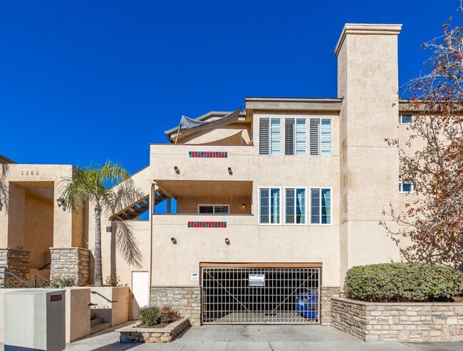 Building Photo - 1202 Donax Ave