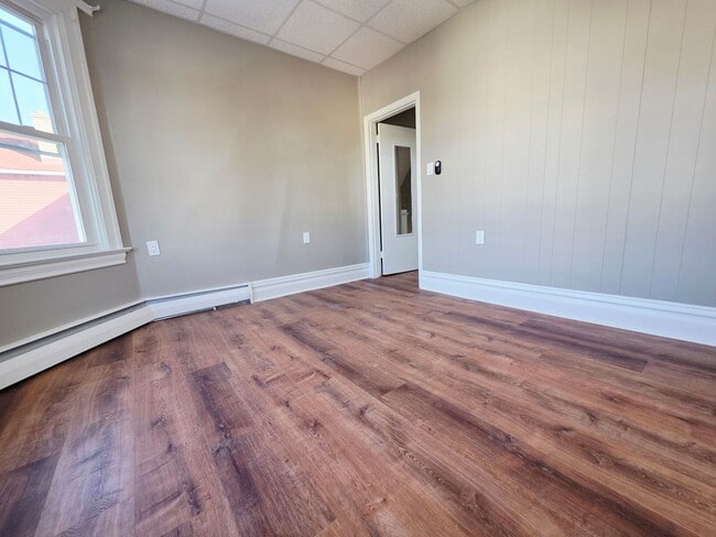 Building Photo - 20 Walnut St