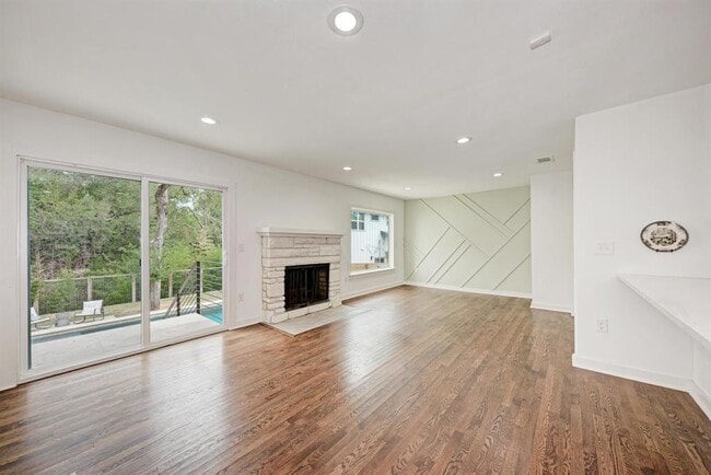 Building Photo - 1703 Hillcrest Ln