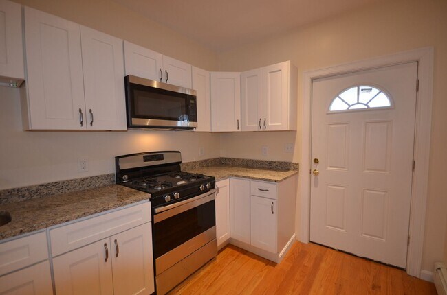 Building Photo - Beautiful 2 Bed 1 Bath Right in East Boston