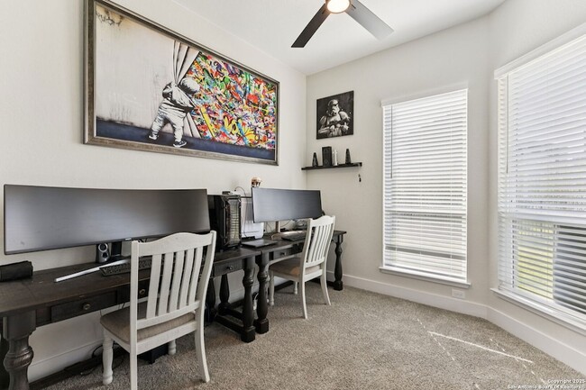 Building Photo - 462 Vamanos