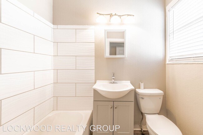 Building Photo - 1 br, 1 bath House - 820 W HILDEBRAND