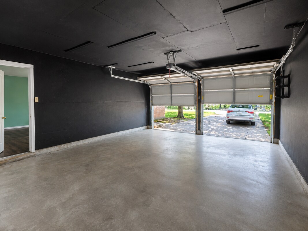 Building Photo - 6811 Marla Dr