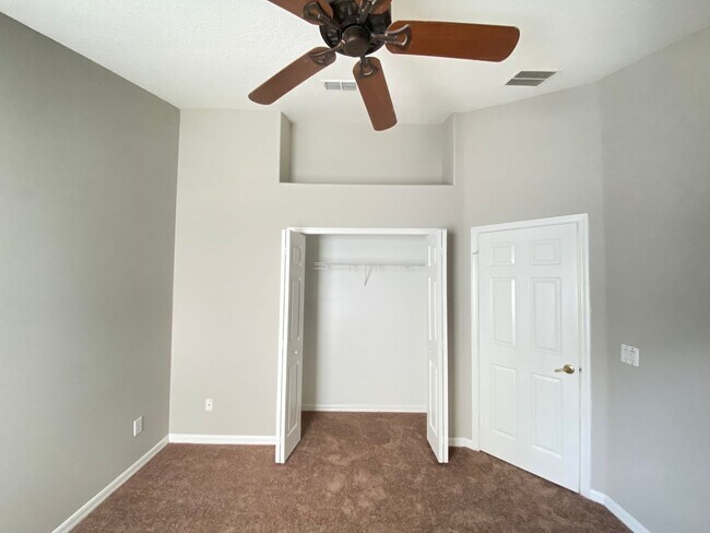 Building Photo - ? Freshly Updated Home Minutes from Disney...