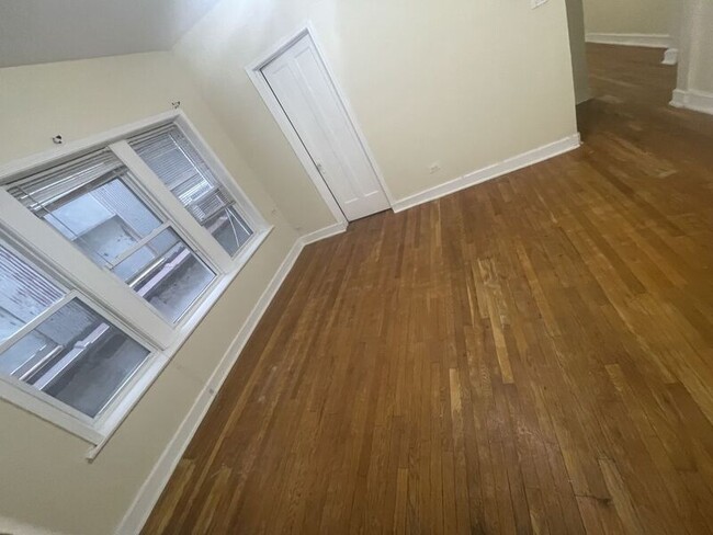 Building Photo - 4201-03 North - 4201-03 C