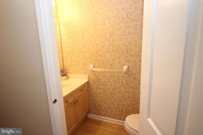 Building Photo - 1004 Julian Dr W