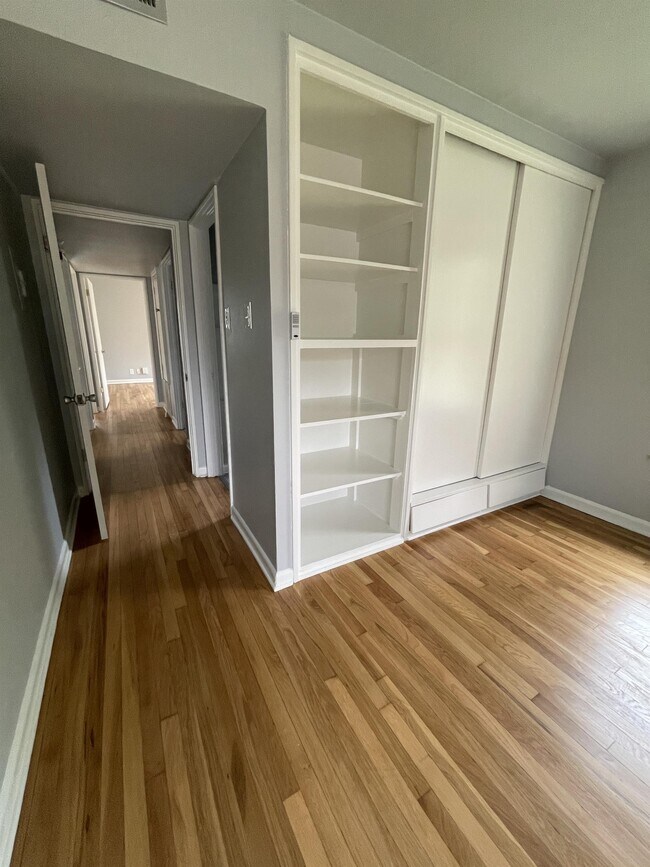 Building Photo - 258 Cresham Dr