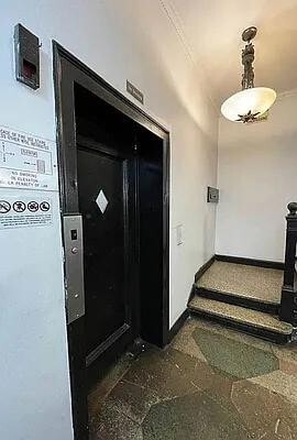 Building Photo - 261 Broome St