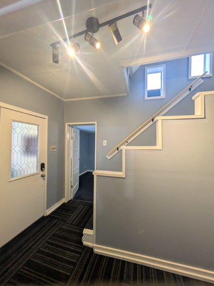 Building Photo - 102 E Wabash Ave