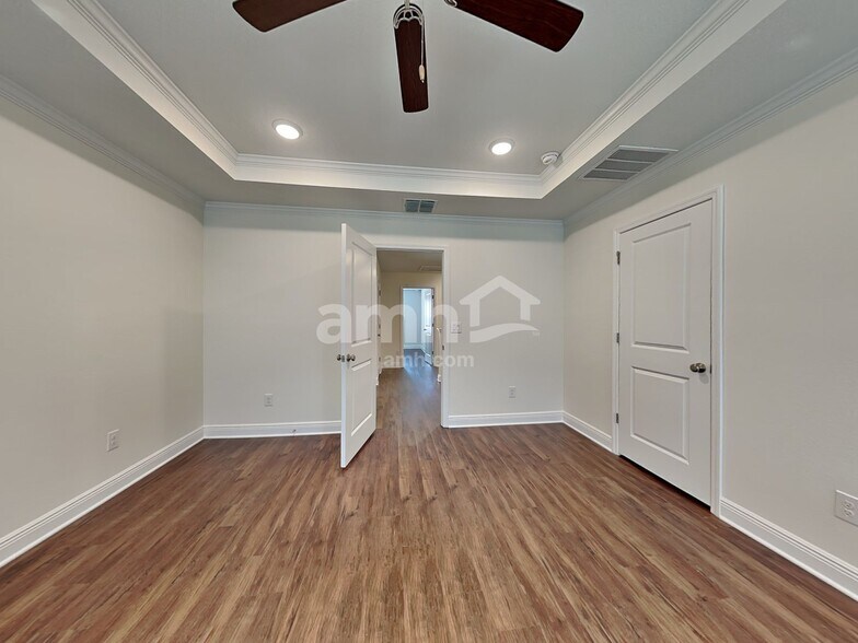 Building Photo - 27232 St Andrews Ave