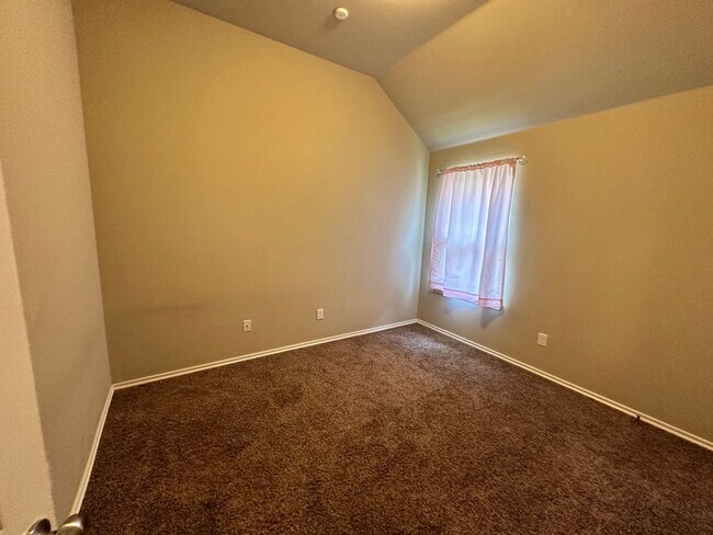 Building Photo - 4 bed 2 bath in Edmond