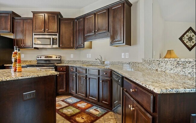 Building Photo - 2492 Bentridge Dr W