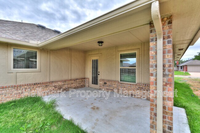 Building Photo - 1549 SW 96th St