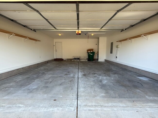Building Photo - Spacious 3 BR/2BA Home + Formal Dining Roo...