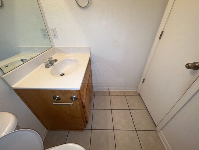 Building Photo - 1303 Cinch Dr
