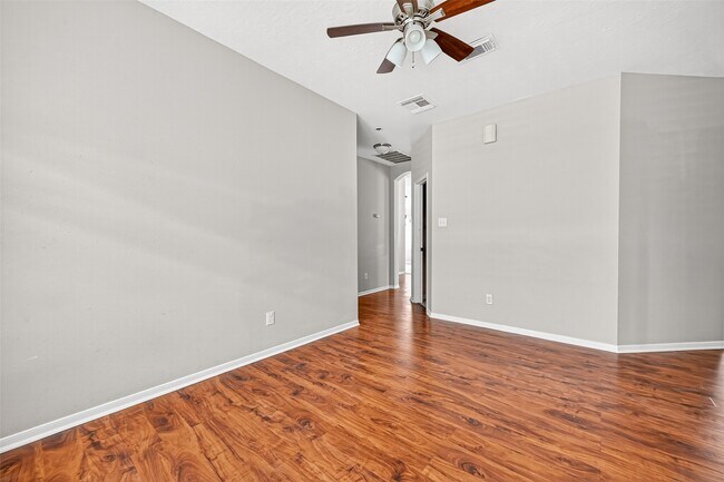 Building Photo - 5615 Brookhollow Oaks Trail