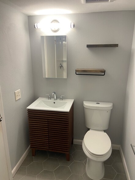 Building Photo - 125 5th Ave NE